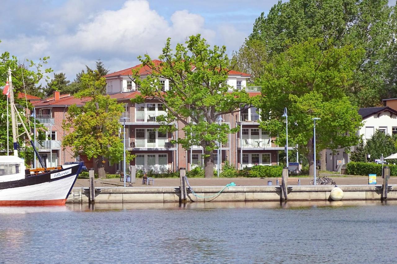 Hafennahe Penthousewohnung Mit Meerblick - Hafenresidenz Lauterbach Fewo 2-7 المظهر الخارجي الصورة