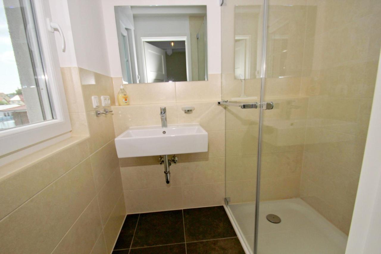 Hafennahe Penthousewohnung Mit Meerblick - Hafenresidenz Lauterbach Fewo 2-7 المظهر الخارجي الصورة